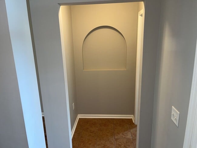 Building Photo - 149 Lancaster Way