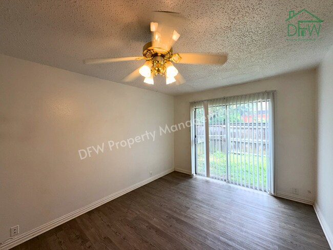 Building Photo - 3 Bed / 2 Bath Townhome - Fenced Yard, Community Pool, Washer & Dryer Included | Irving 75038