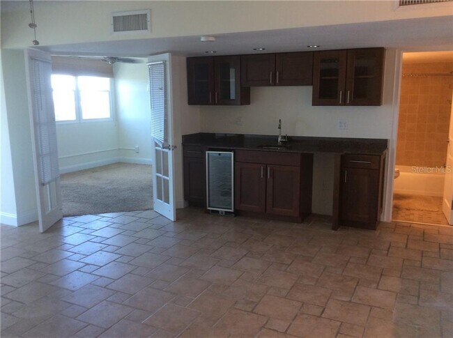 Building Photo - 33 S Gulfstream Ave