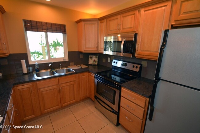 Building Photo - 201 St Lucie Ln