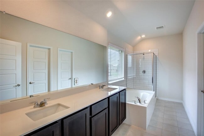 Building Photo - 203 Gatecrest Dr