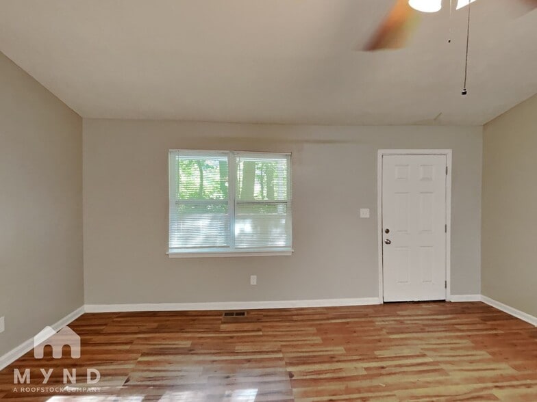 Building Photo - 239 William Dr