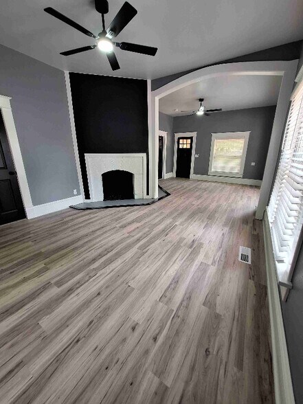 Building Photo - 217 S Black Ave