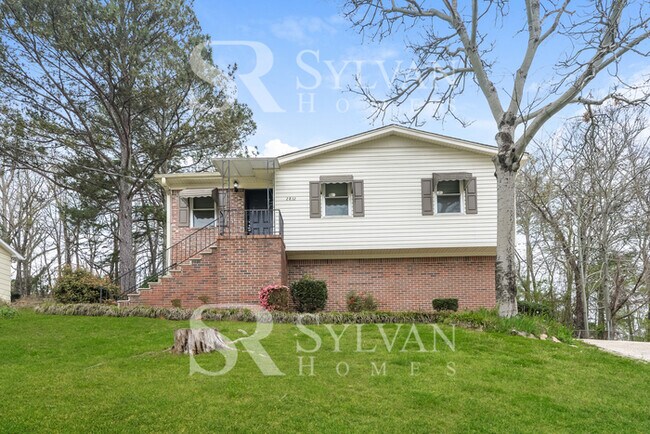 Building Photo - Prepare to fall in love with this 4 bedroom, 2 bathroom home