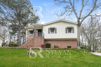 Building Photo - Prepare to fall in love with this 4 bedroom, 2 bathroom home