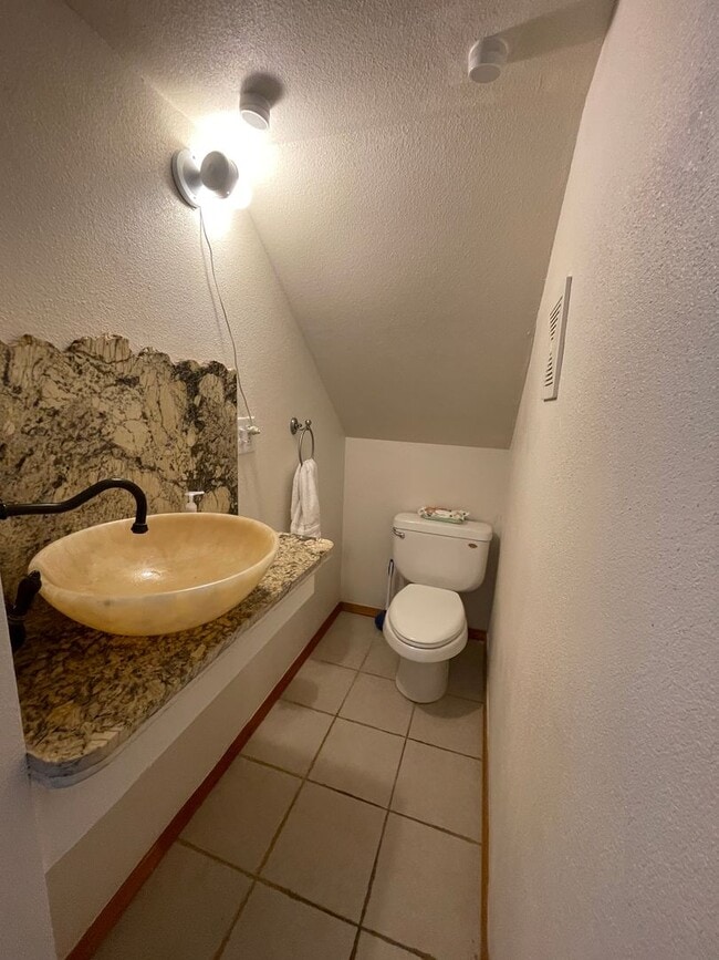 Building Photo - Honokowai Two Bedroom Furnished Home