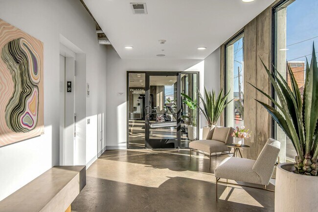 Building Photo - Stunning one bedroom unit in The Wedgewood section of town.