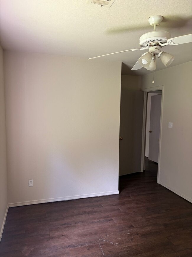 Building Photo - 1075 Grinnel Cir