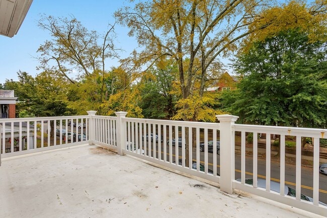 Building Photo - SPACIOUS 3 BEDROOM MUSEUM DISTRICT APARTMENT