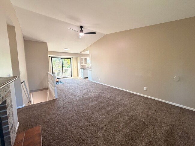 Building Photo - Rockford Schools! 4 Bedroom Duplex