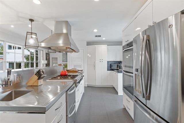 Building Photo - 2301 S Miami Ave