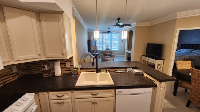 Building Photo - 4152 Central Sarasota Pkwy