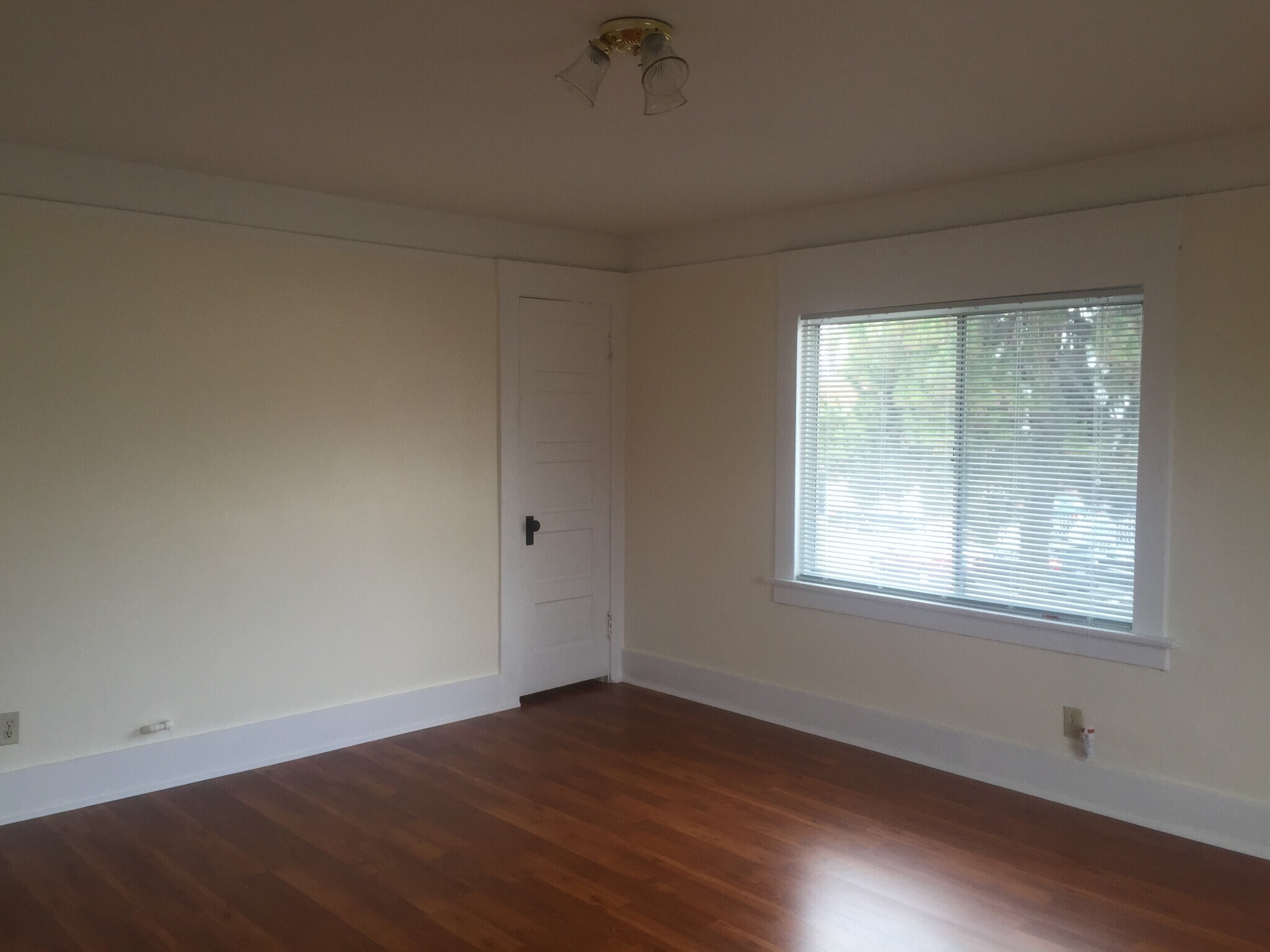 Building Photo - 128 S Ave 57