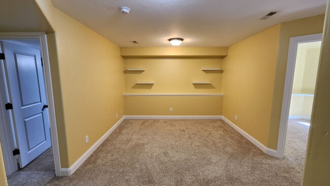 Building Photo - Elegant Stephens Pointe Condominiums