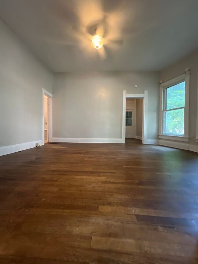 Building Photo - NEW KITCHEN & BATH REMODEL! Available Augu...