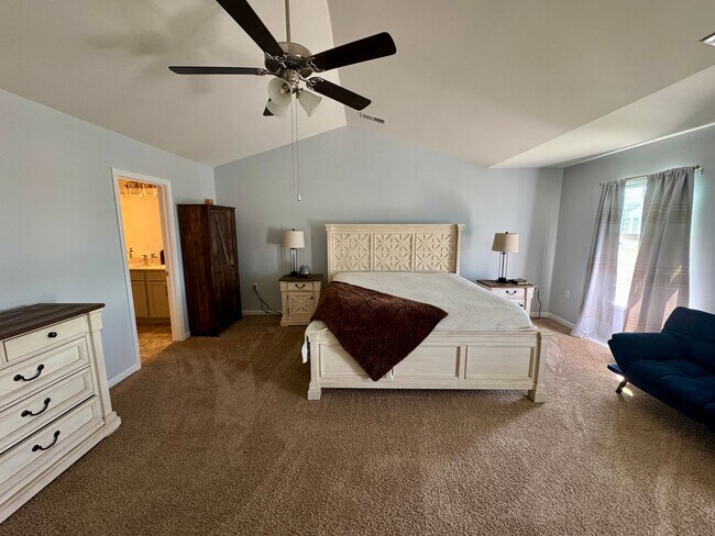 Building Photo - Beautiful 5BR/3BA Home in Roberta Ridge