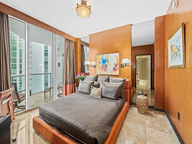 Building Photo - 333 Las Olas Way