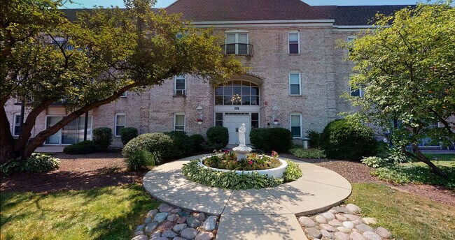 Building Photo - 5001 Carriageway Dr