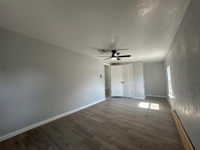 Building Photo - 304 N Tucker Ave