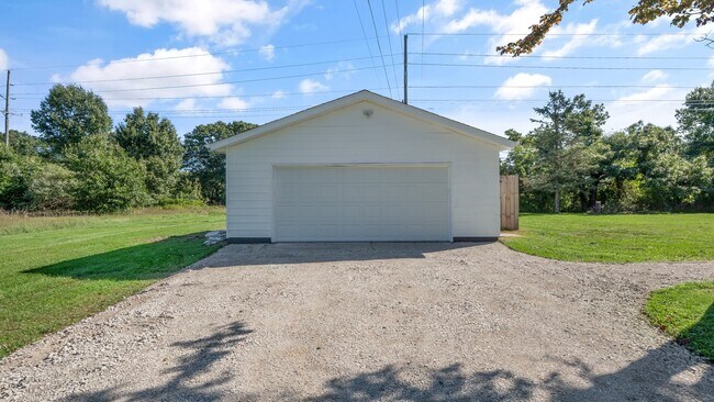 Building Photo - 3582 N Milford Rd