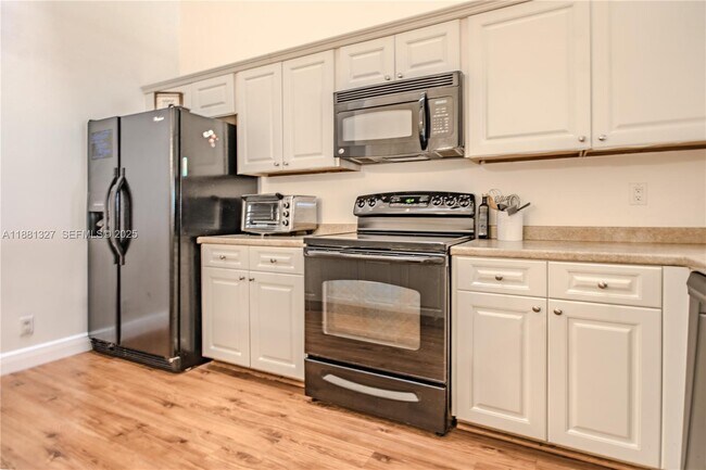 Building Photo - 7652 Pinewalk Dr S