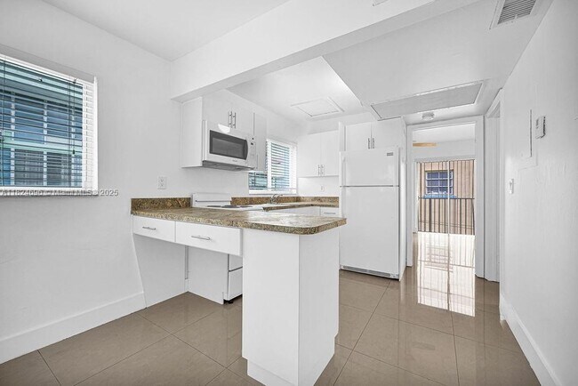Building Photo - 1409 Euclid Ave
