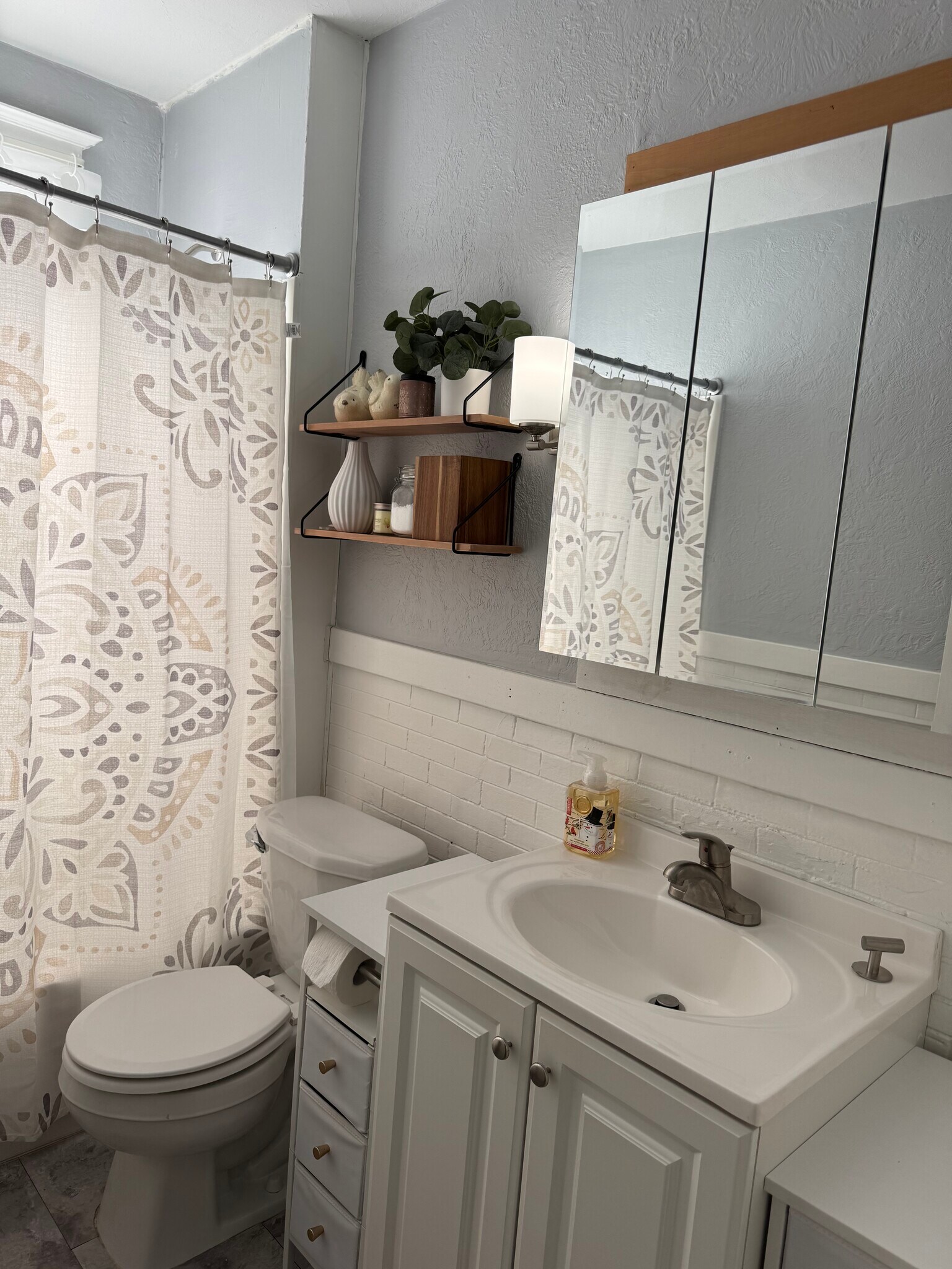 Building Photo - 84 Kimball St