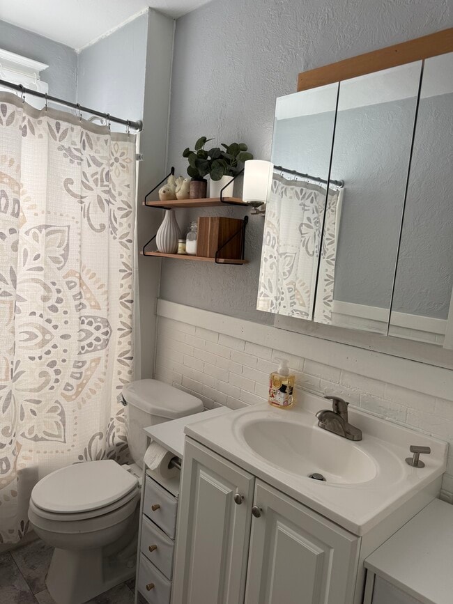 Building Photo - 84 Kimball St