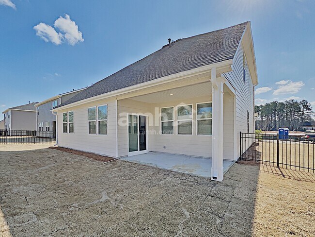 Building Photo - 214 Lake Vista Dr