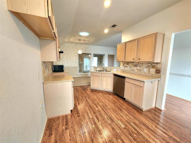 Building Photo - 1100 Cedarcrest Dr