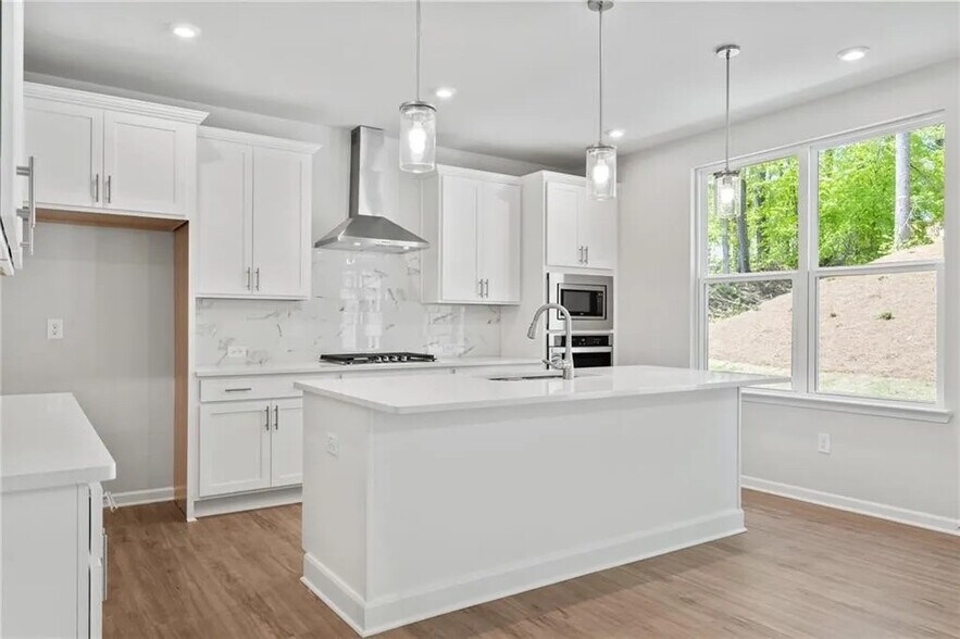 Building Photo - Room in House on Riverwood Dr