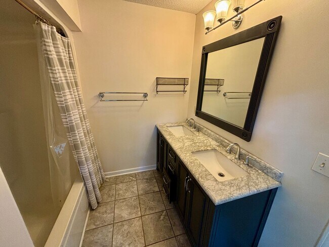 Building Photo - 193 Heather Dr