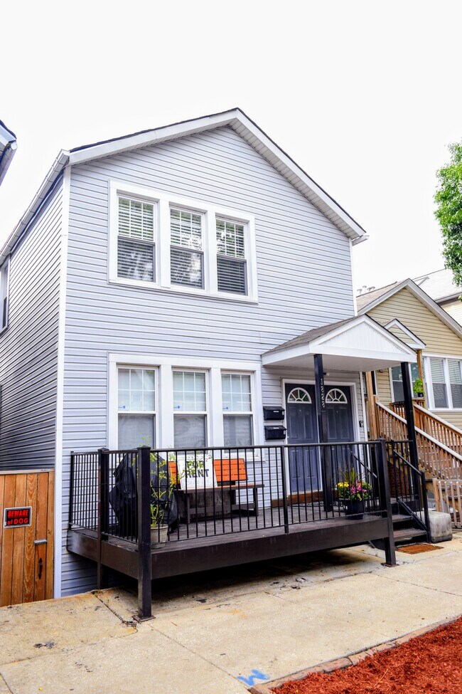 Primary Photo - 1828 N Bissell St