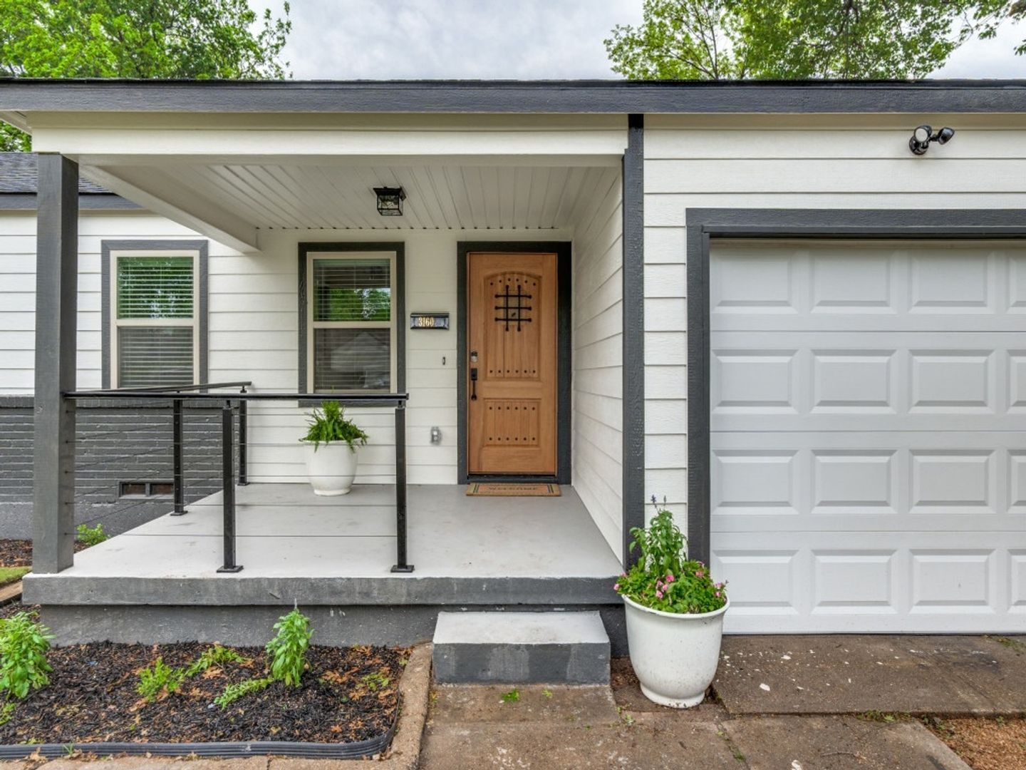 Building Photo - 3160 Bannon Dr