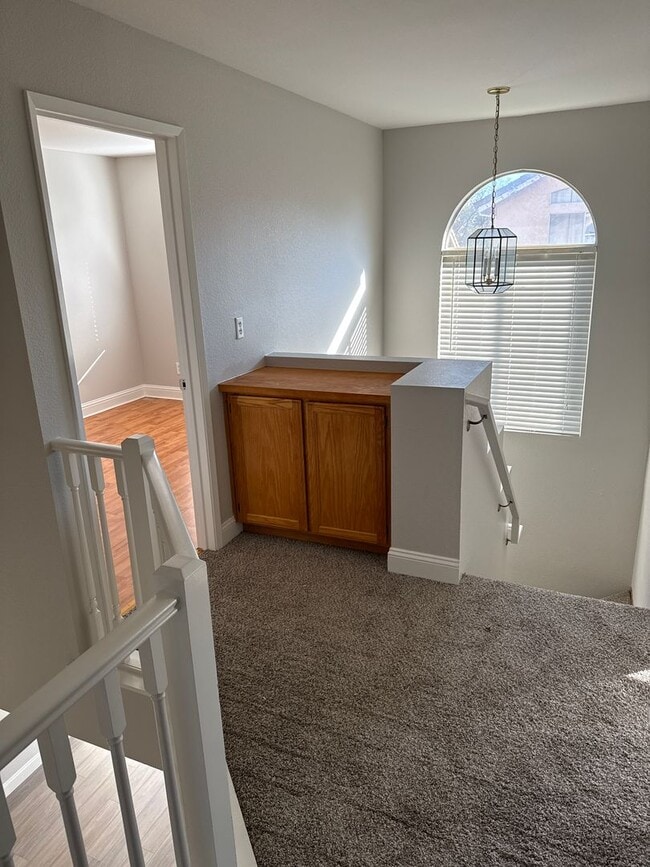 Building Photo - Great location