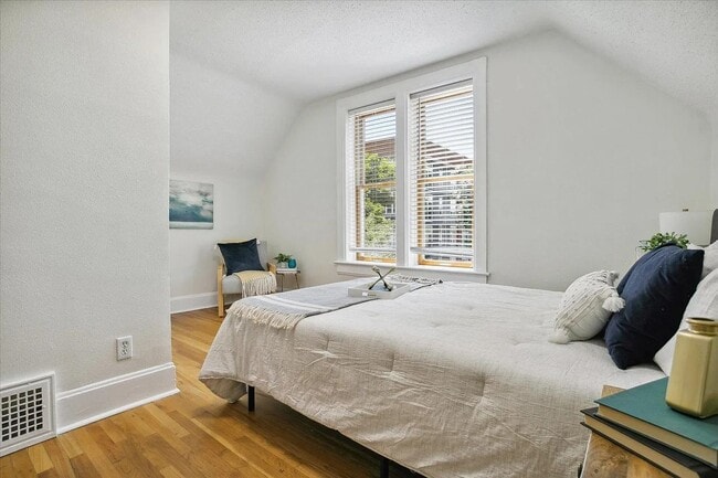 Building Photo - 3BD, 2BA House for Lease in Highlands Square