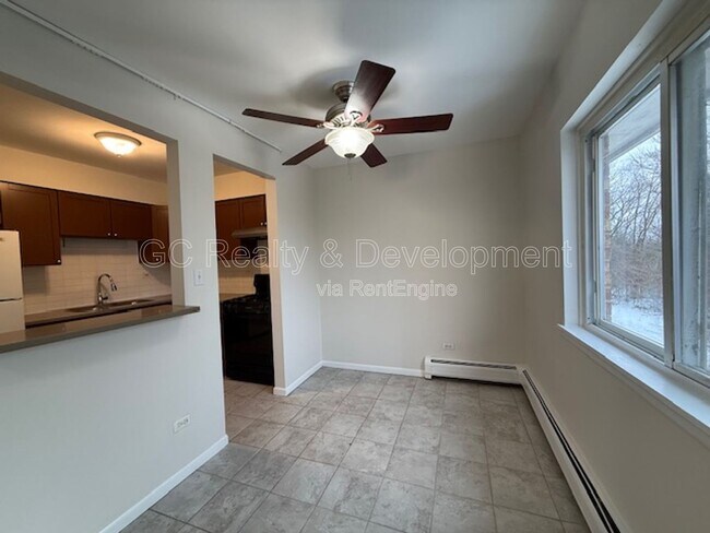 Building Photo - 834 College Blvd