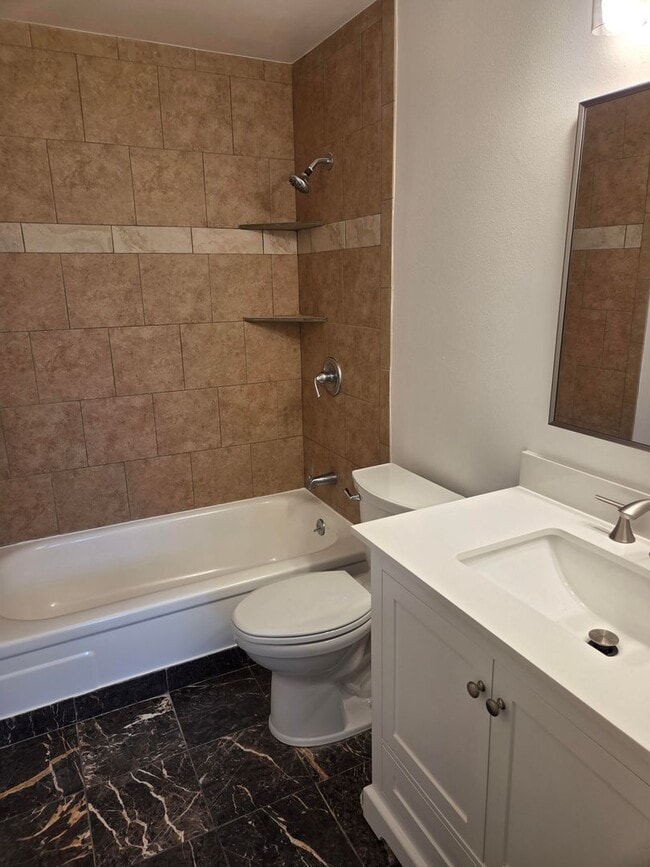 Building Photo - 710 W Cleveland Cir