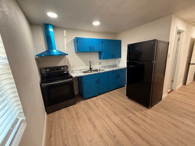 Building Photo - 4200 Gram Ln