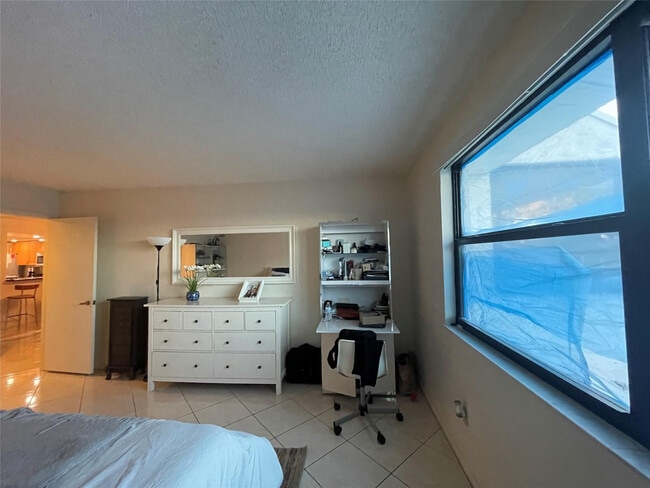 Building Photo - 16141 Blatt Blvd