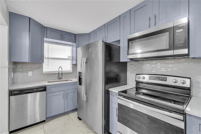 Building Photo - 4760 Lucerne Lakes Blvd W