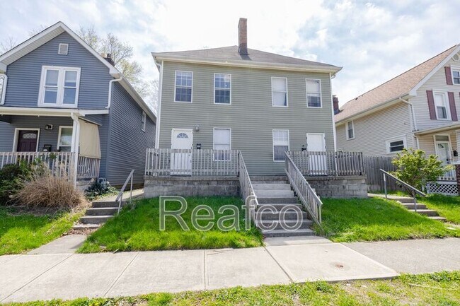 Primary Photo - 349 E Welch Ave