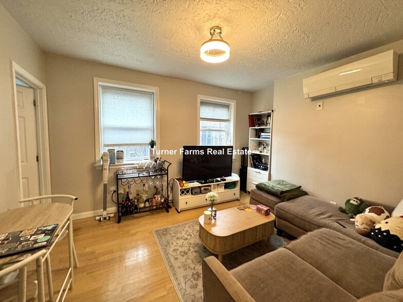 Building Photo - 91 Hudson St