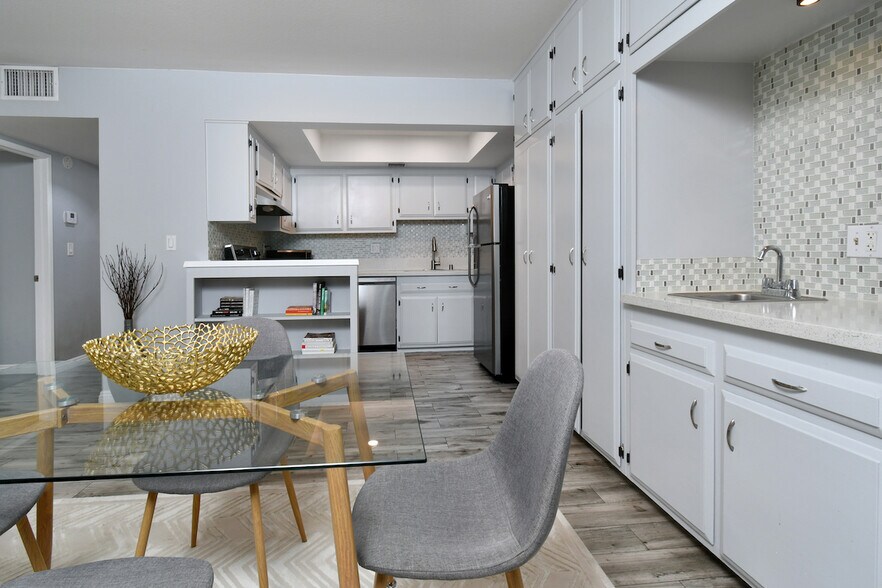 Building Photo - 1351 N Crescent Heights Blvd