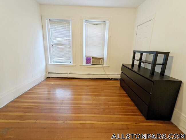 Building Photo - 62 Empire St