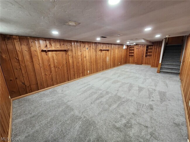 Building Photo - 2536 Claver Rd