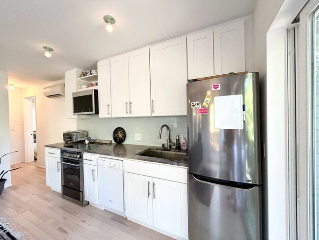 Building Photo - PRAGER DUPLEX