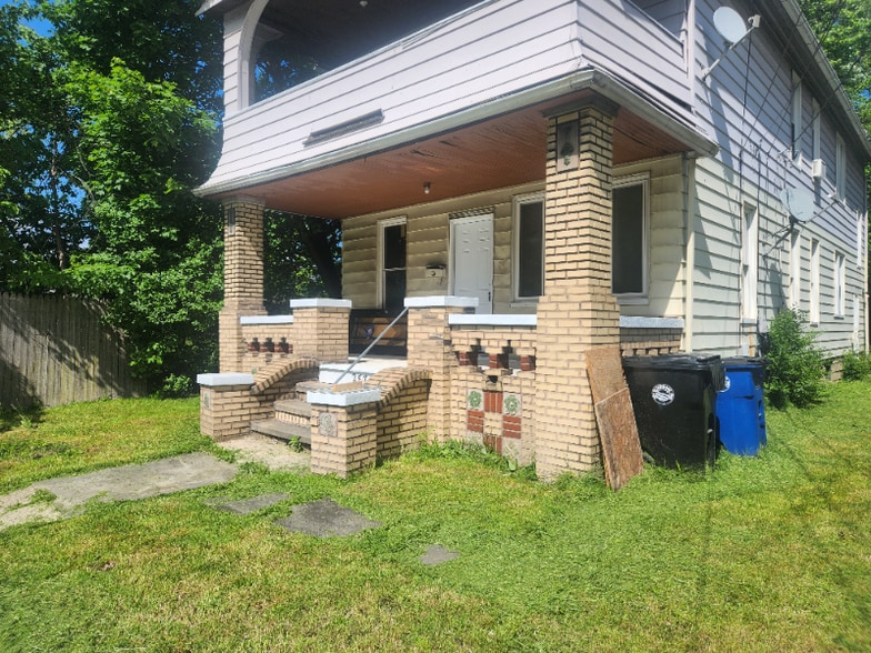 Primary Photo - 2871 E 111th St