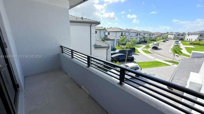 Building Photo - 19708 NE 14th Ave