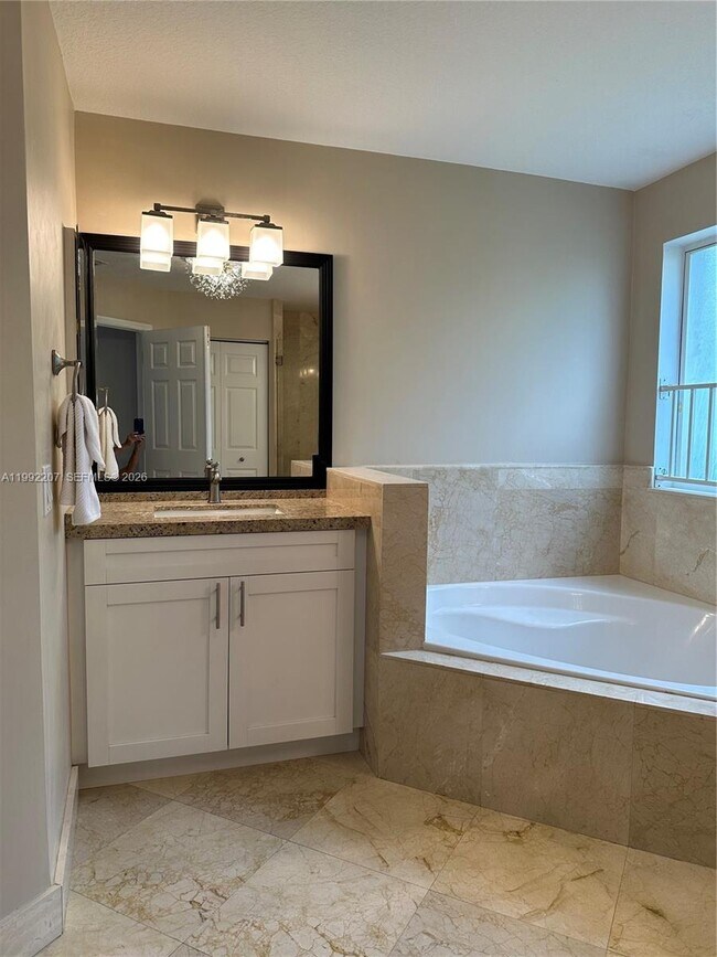 Building Photo - 11344 NW 72nd Ln